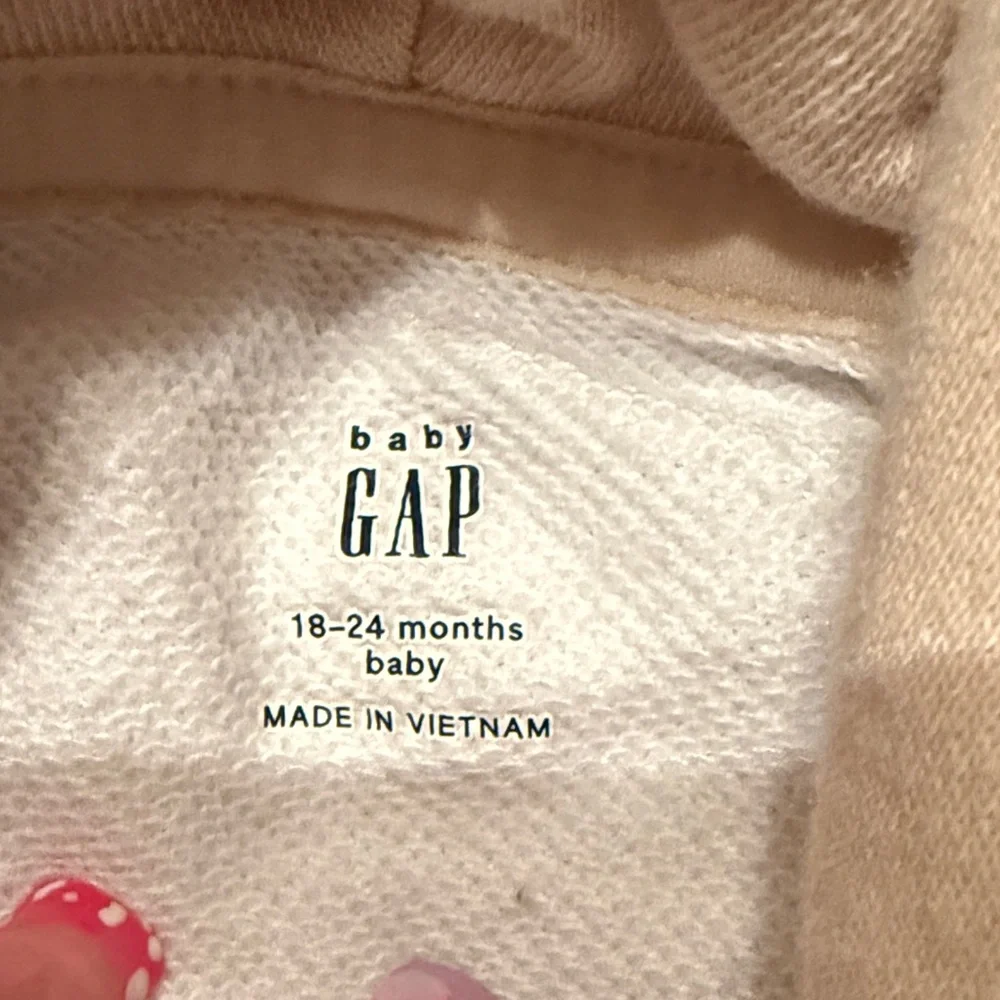 GAP Short-Sleeve Hoodie in Cream and White